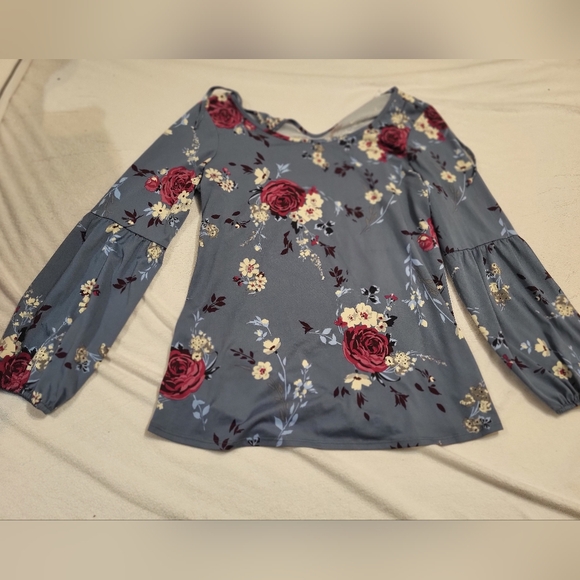 Size Medium Clothing Lot - Picture 7 of 16